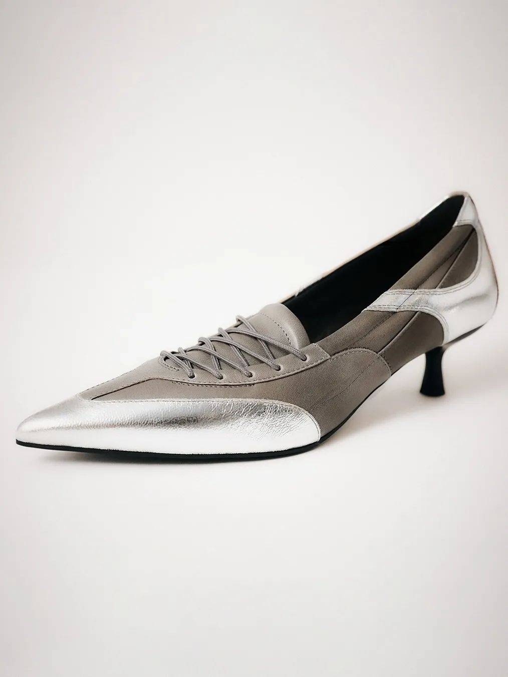 银色鞋子春日里的在逃公主要脚踏月光啊