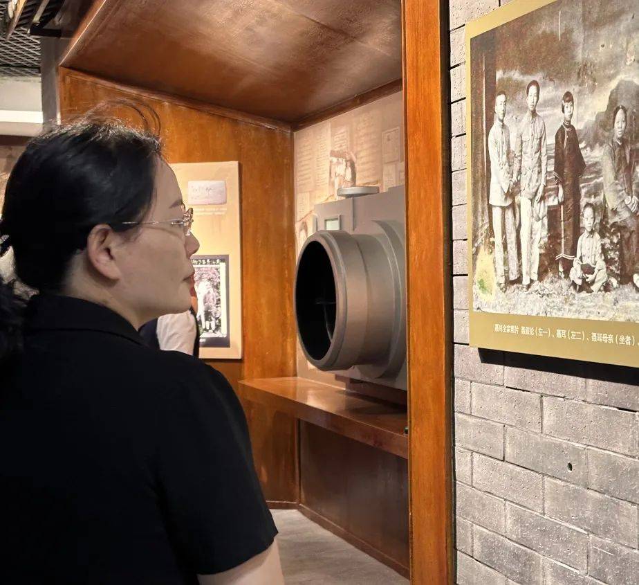 通过在聂耳纪念馆和聂耳故居沉浸式,情景式,体验式地参观学习,进一步