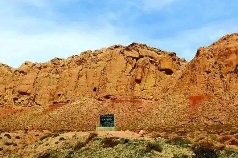 塔群位于永昌县西北约20公里处永昌县城关镇金川西村北面的龙首山余脉