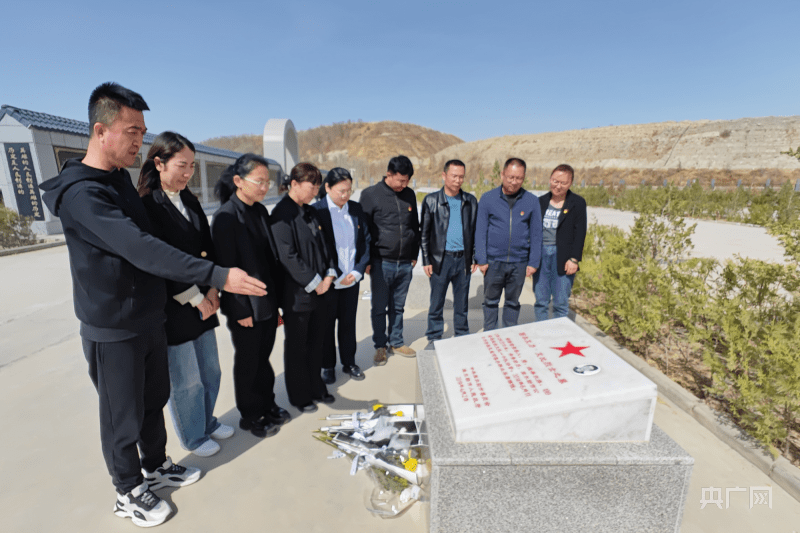 新疆清明祭英烈传承先辈志