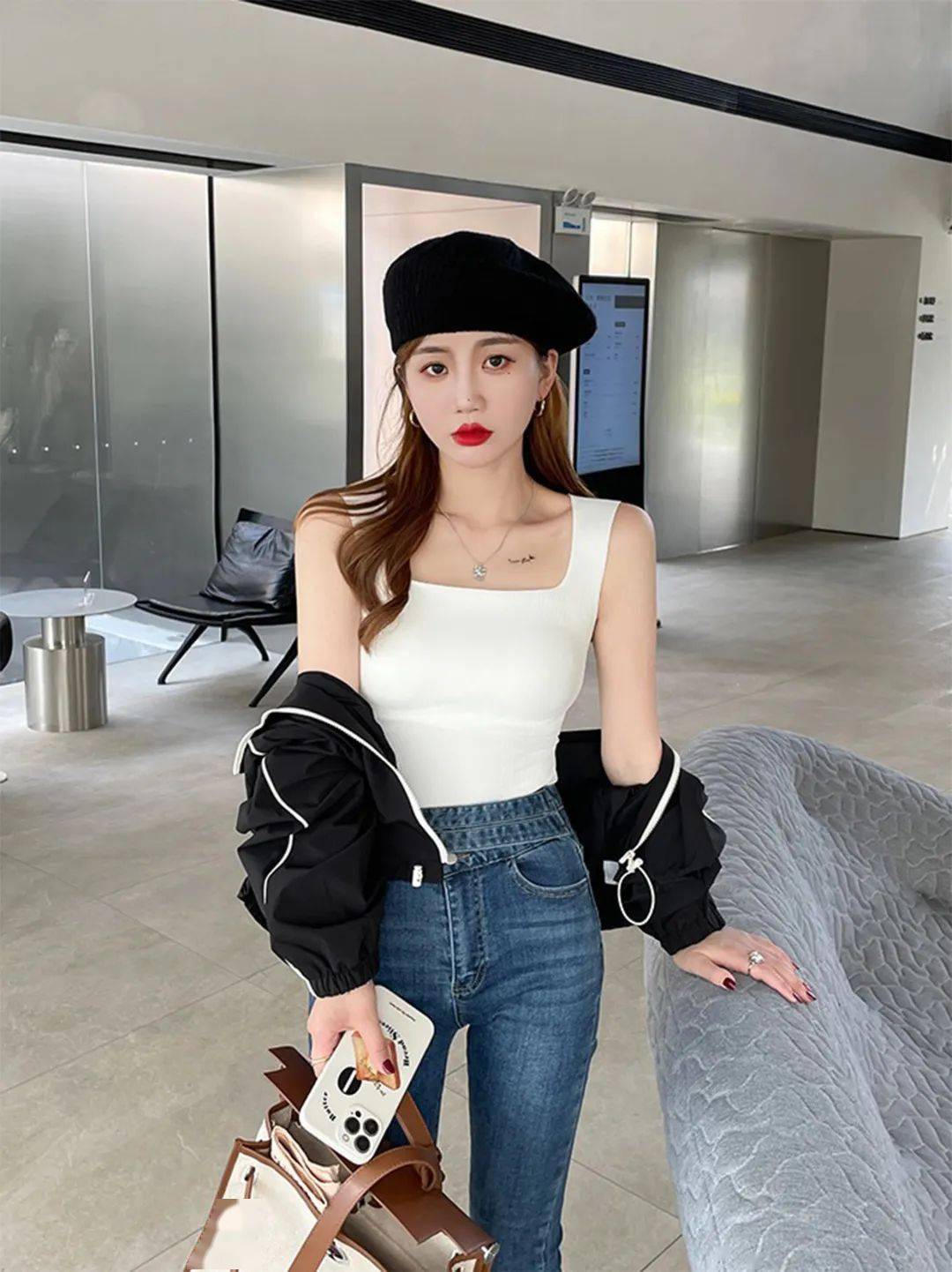 那些穿吊带露肩的女生都是真空上阵的吗