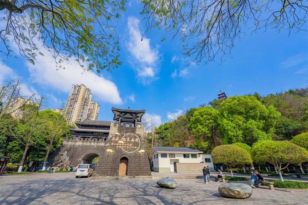 大渡口碧空如洗白云飘 生态义渡美如画