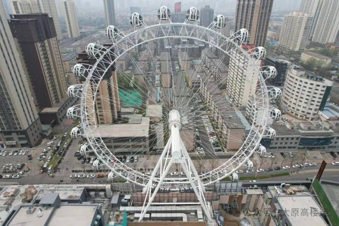 太原吾悦广场的摩天轮安装完毕被网友戏称后北屯之眼