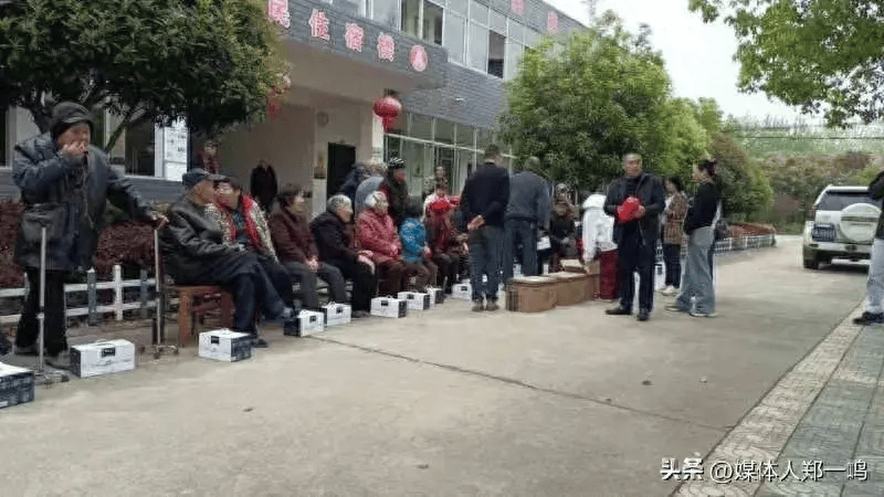 这位石首的女婿,就是肖正军先生和杨云女士夫妇,杨云老家是团山寺镇