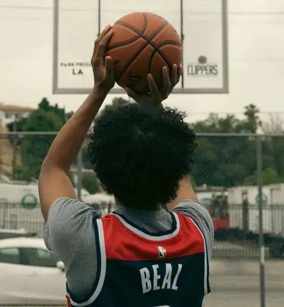 篮球纬度布朗尼参加24选秀含头像壁纸