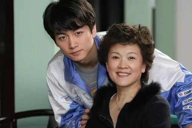 著名演员宋春丽我这辈子最正确的决定就是在61岁高龄做了妈妈