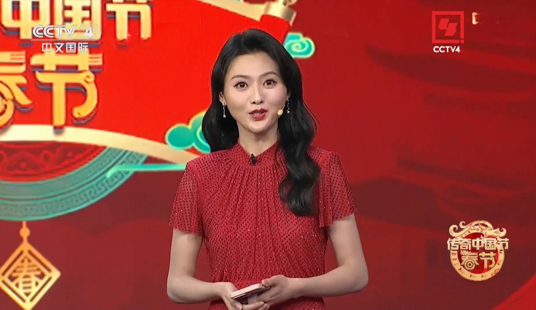 主持人大赛4年高开低走的李七月与刘颢玥孟语凡差距逐渐拉大