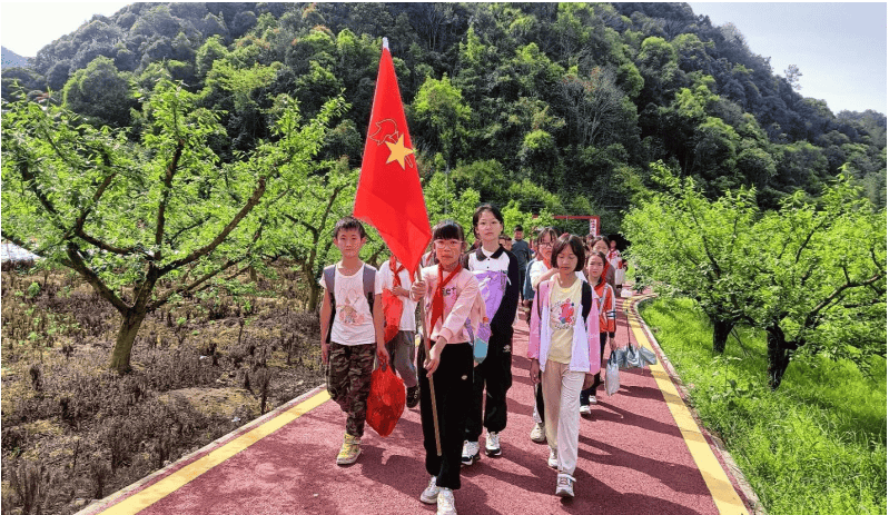 【活动】与美好春天相遇 携健康快乐同行!武平县东留中心学校开展春游