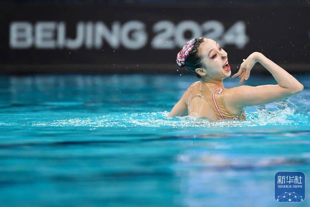 妍是我省近年来涌现的花样游泳新星,11岁进入湖北队,18岁进入国家队