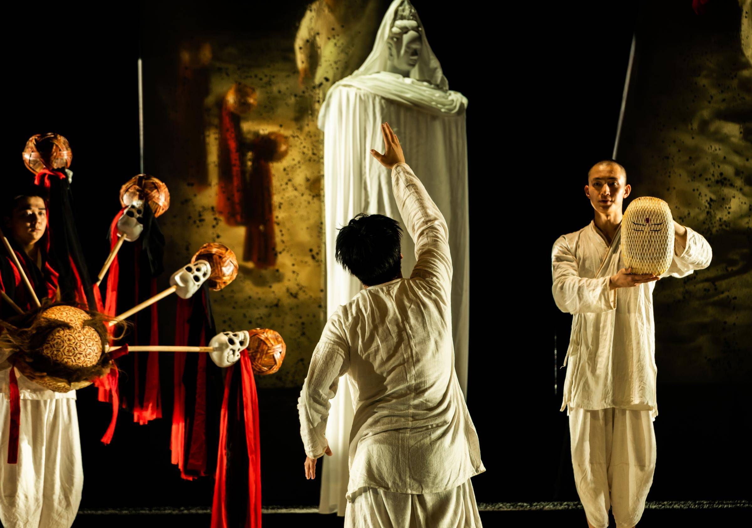 2008年首届北京国际青年戏剧节,黄盈为开幕演出做了一版根据"孙悟空大