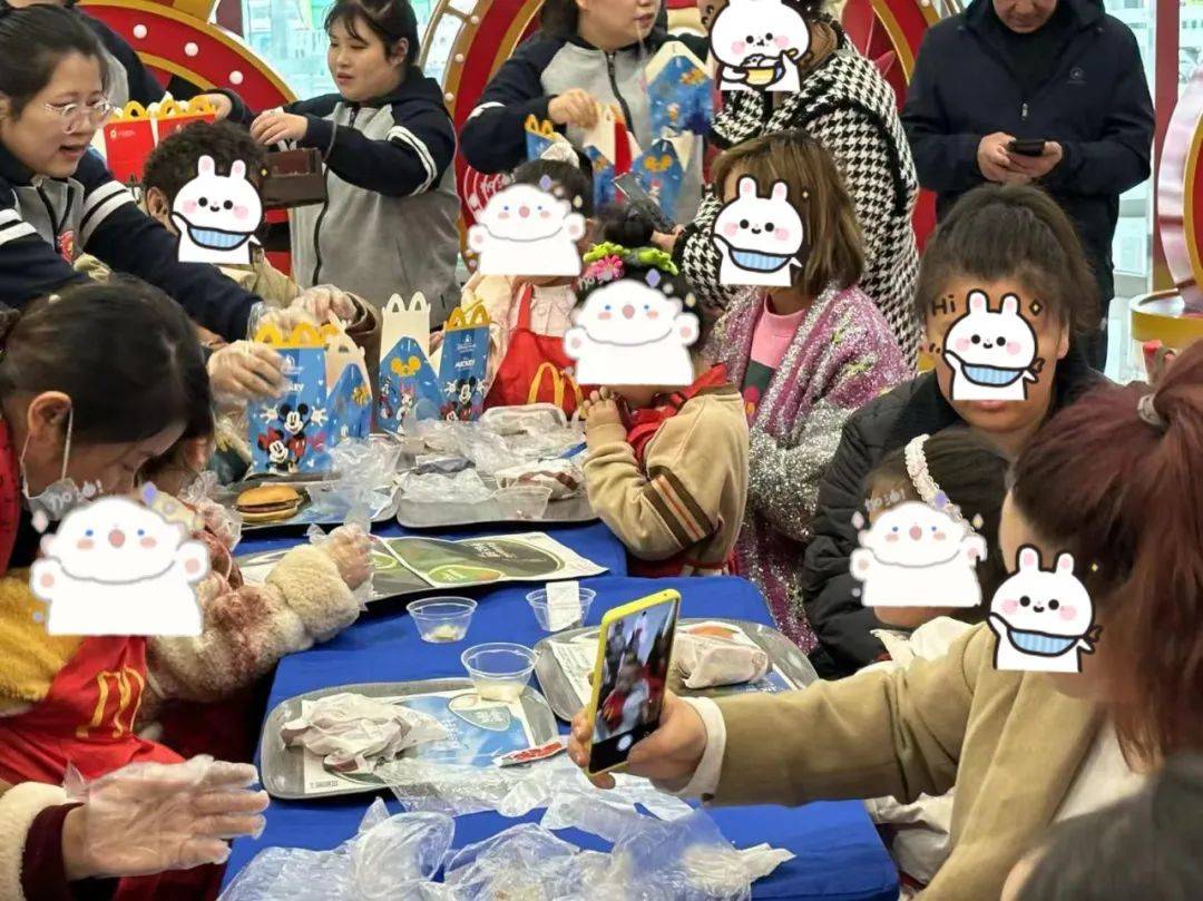 世界孤独症日丨星宝和家长们参加洋快餐diy活动