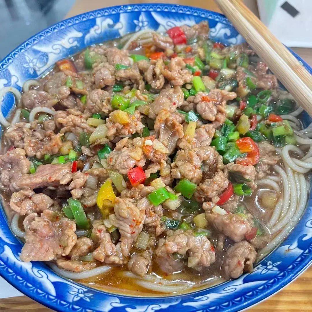 肉丝粉羊肉粉广丰米粉系纯手工制作,无添加,质地柔,且富有弹性,水煮不