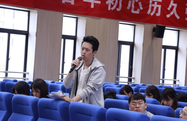 不忘初心走好班主任之路福州三中滨海校区举办沐春育德班主任论坛九