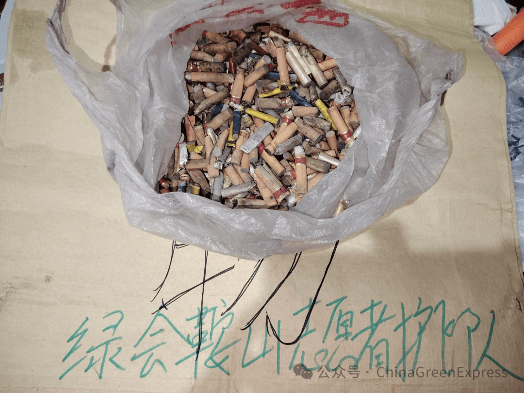 两小时捡拾500多个烟头 | 人民战塑pp039_垃圾_烟蒂_项目