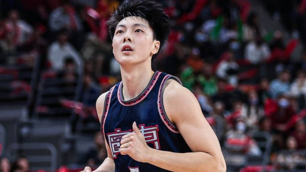 cba奖项出炉赵继伟无缘mvp胡明轩获奖惹争议周琦两手空空