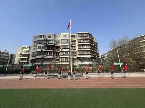 示范性入队仪式丨河东区实验小学举行永远跟党走争做好队员入队仪式