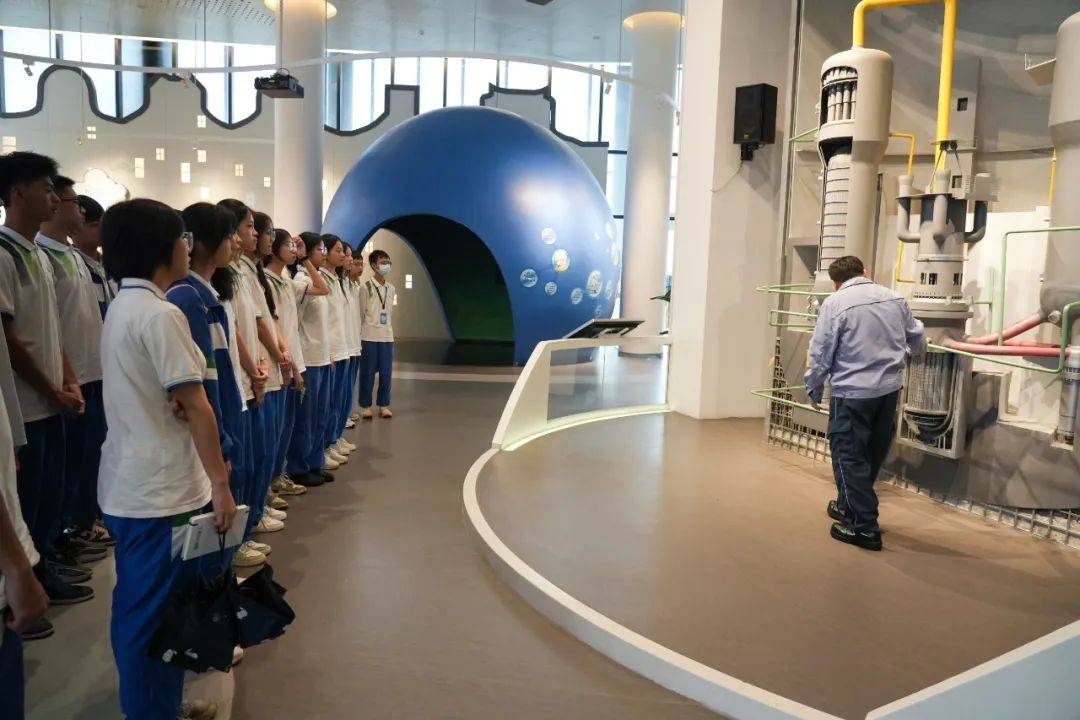 强国有我核你相约我校国旗队及学生广播电视台成员集