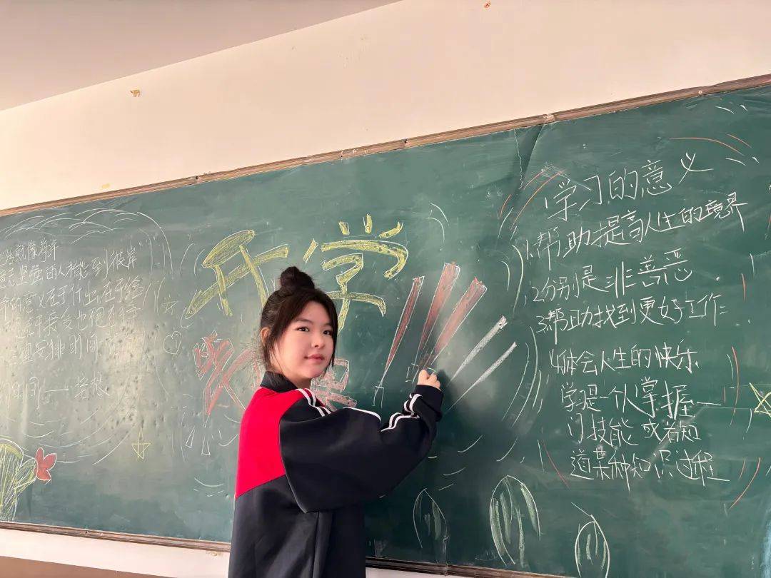 朗读者:大连金石高级中学 学生 杨悦朗读者简介我们相信,在推进教育高