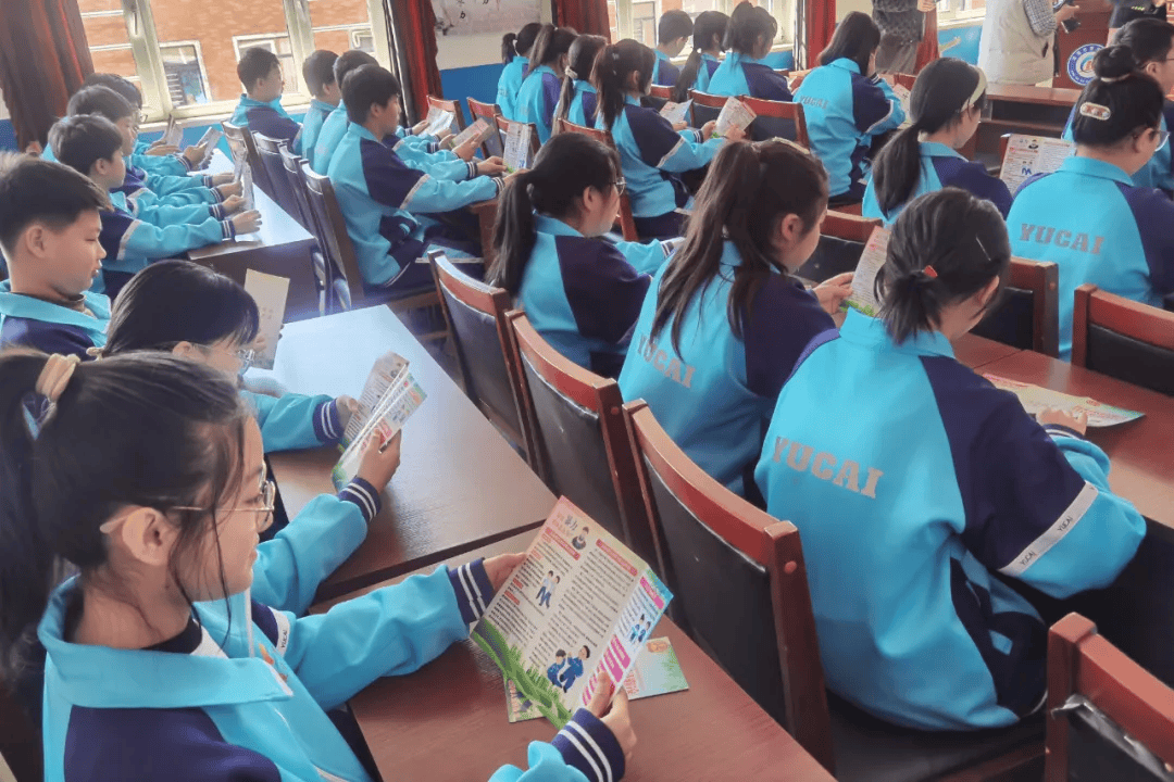 法治护航守望成长凌海市育才学校法治副校长与法治辅导员聘任仪式