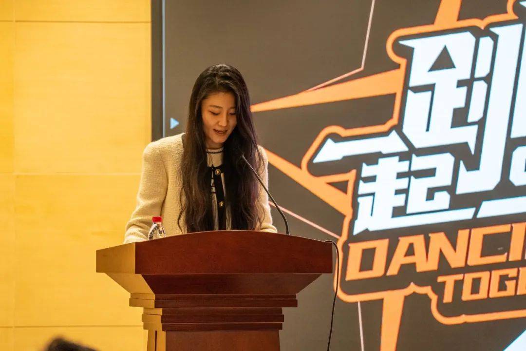 华数传媒副总裁洪方磊,中国歌剧舞剧院剧目创作部副主任蔡曦瑶,华数