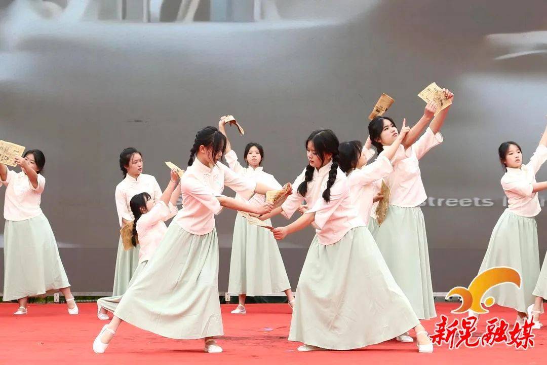 新晃一中举办第十六届校园文化艺术节