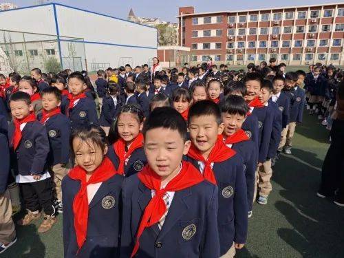 示范性入队仪式丨河东区实验小学举行永远跟党走争做好队员入队仪式