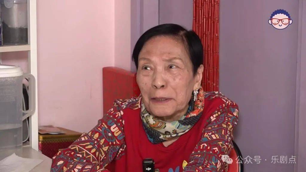 余慕莲曾说早已为自己立下平安纸:"一早已经写好,因为我没人没物,将来