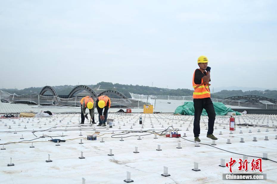 重庆新建最大高铁站施工忙_张旭_工人_站房