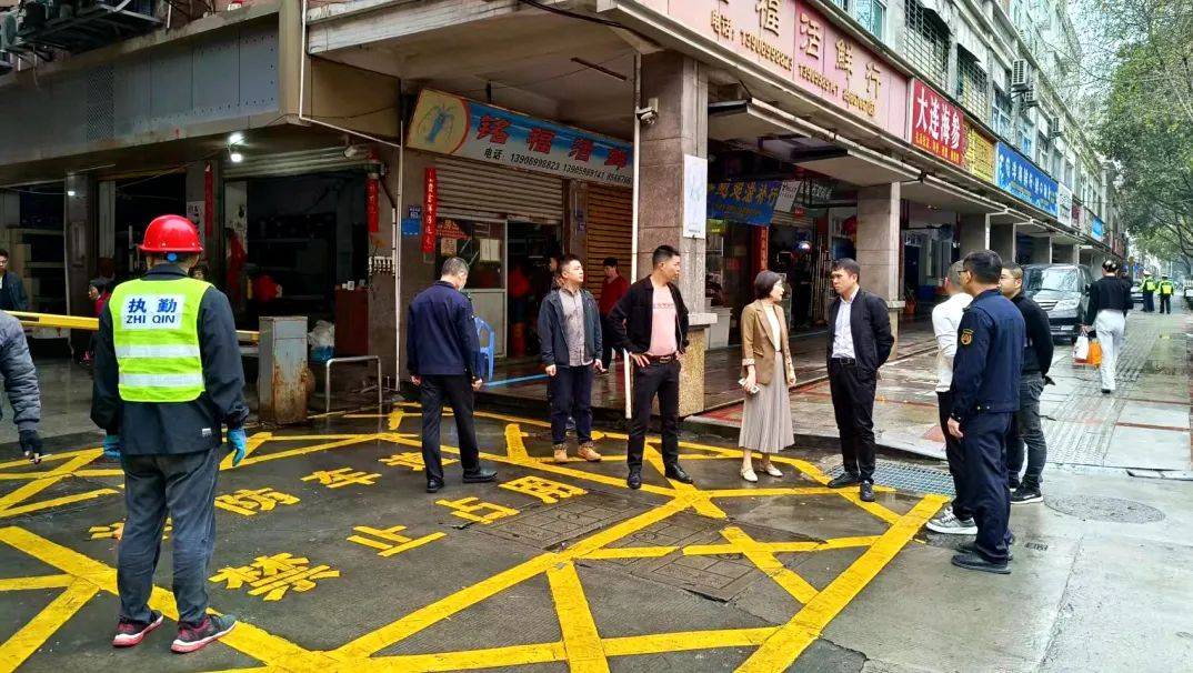 青阳街道主要领导带队检查农贸市场