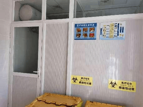 严格参照最新的《医疗废物暂存间卫生管理规范》完成医疗废物暂存点