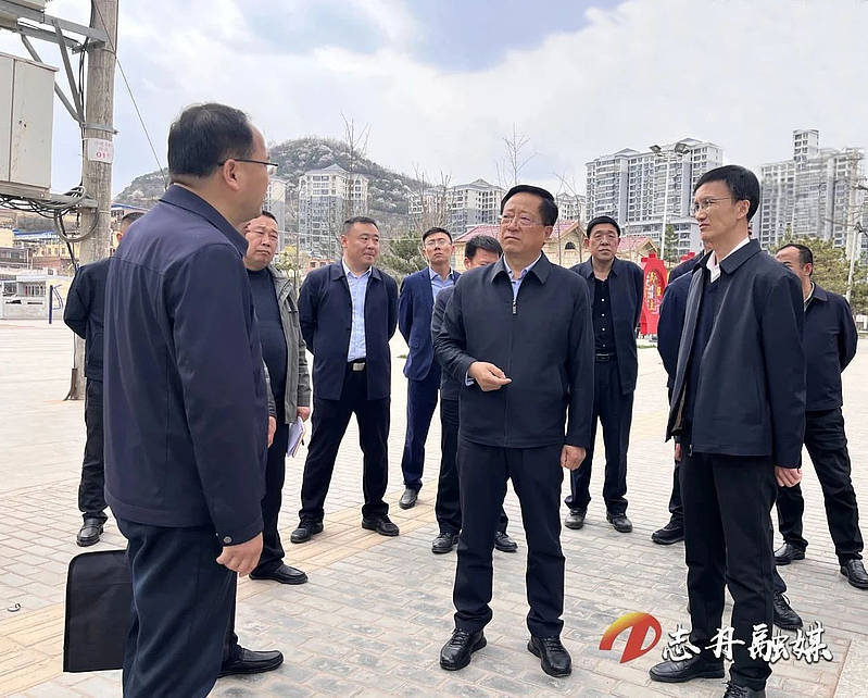 李炜督导检查精神文明建设工作