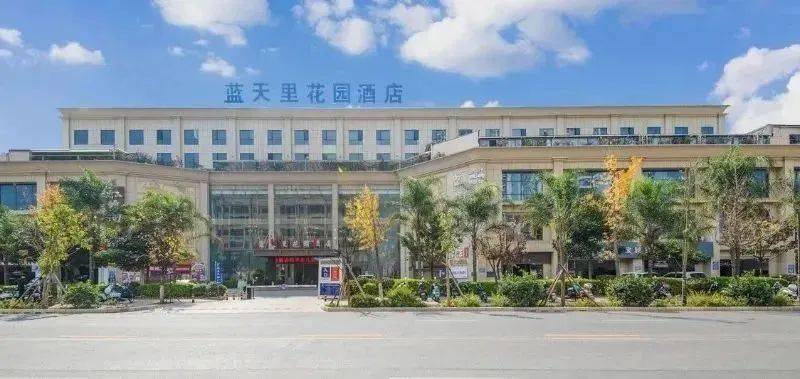 电话:0877-2036999凭球票 火车票,在蓝天花园酒店四楼餐厅订餐可享9