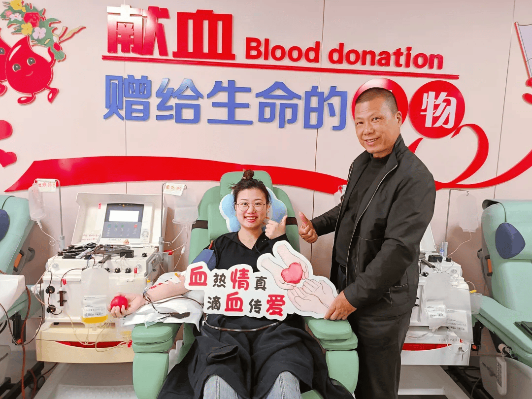 爱心传承——父亲携女儿参加无偿献血_黄晓东_黄蓉_成为了