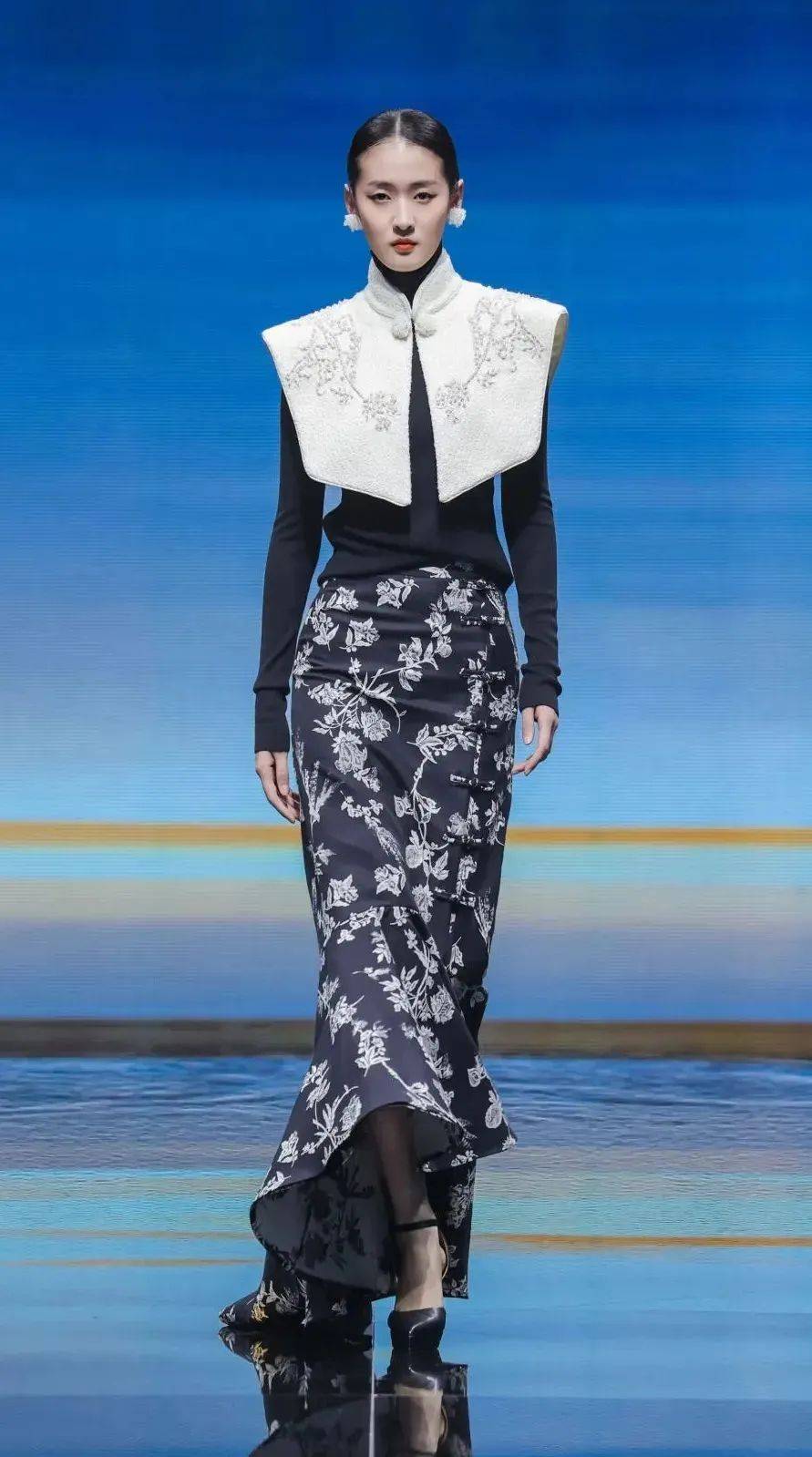 中国国际时装周上看起来有衣张力的服装长什么模样