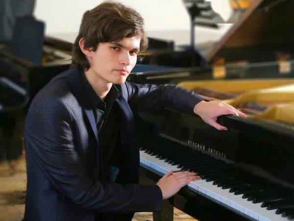 从奥尔加·库尔纳维娜(olga kurnavina)和亚历山大·桑德勒(alexander