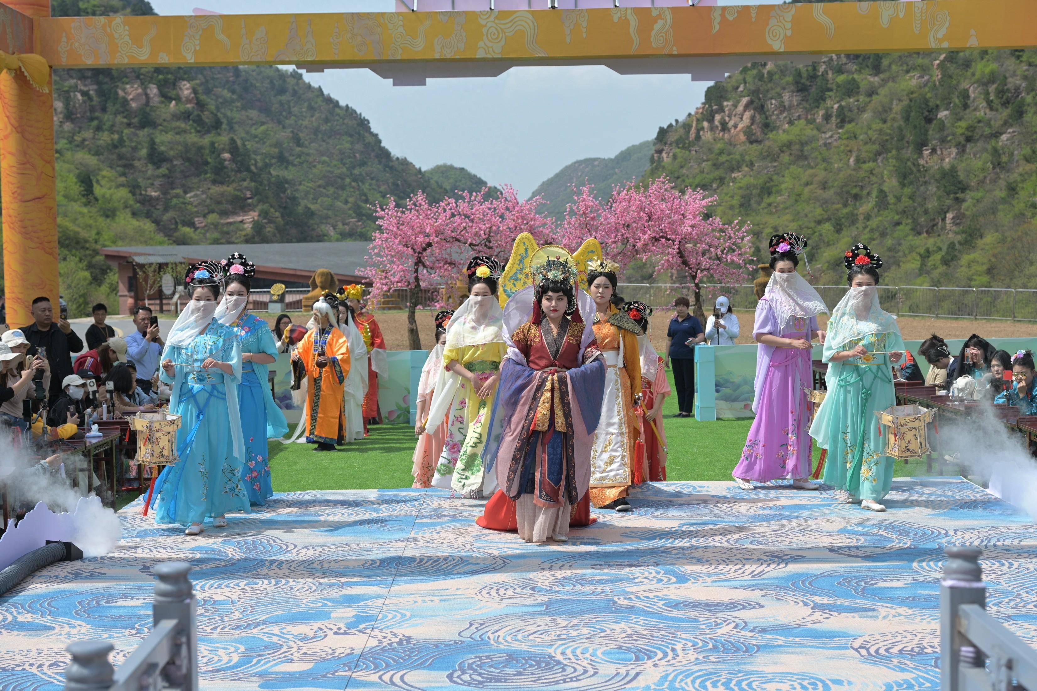 宛若仙境!三门峡仙门山上演"蟠桃宴会"