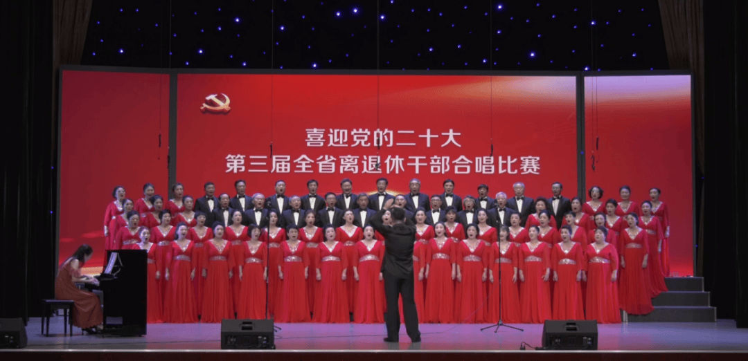 于中国武警政治部文工团,曾先后荣获中央电视台青年歌手大赛合唱银奖