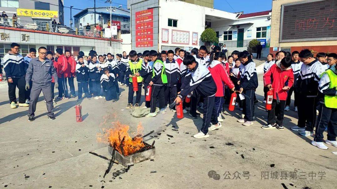 点赞路遇火情阳城三位学生挺身而出