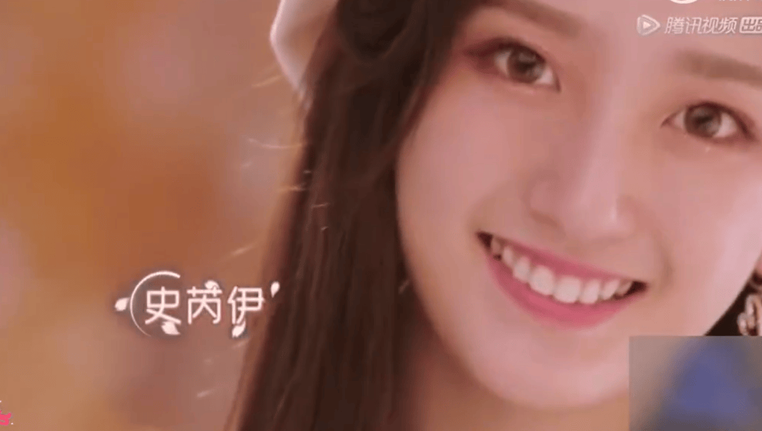 当时她和朱主爱,陈卓璇,崔文美秀,胡玛尔,胡嘉欣,王曦瑶一起带来