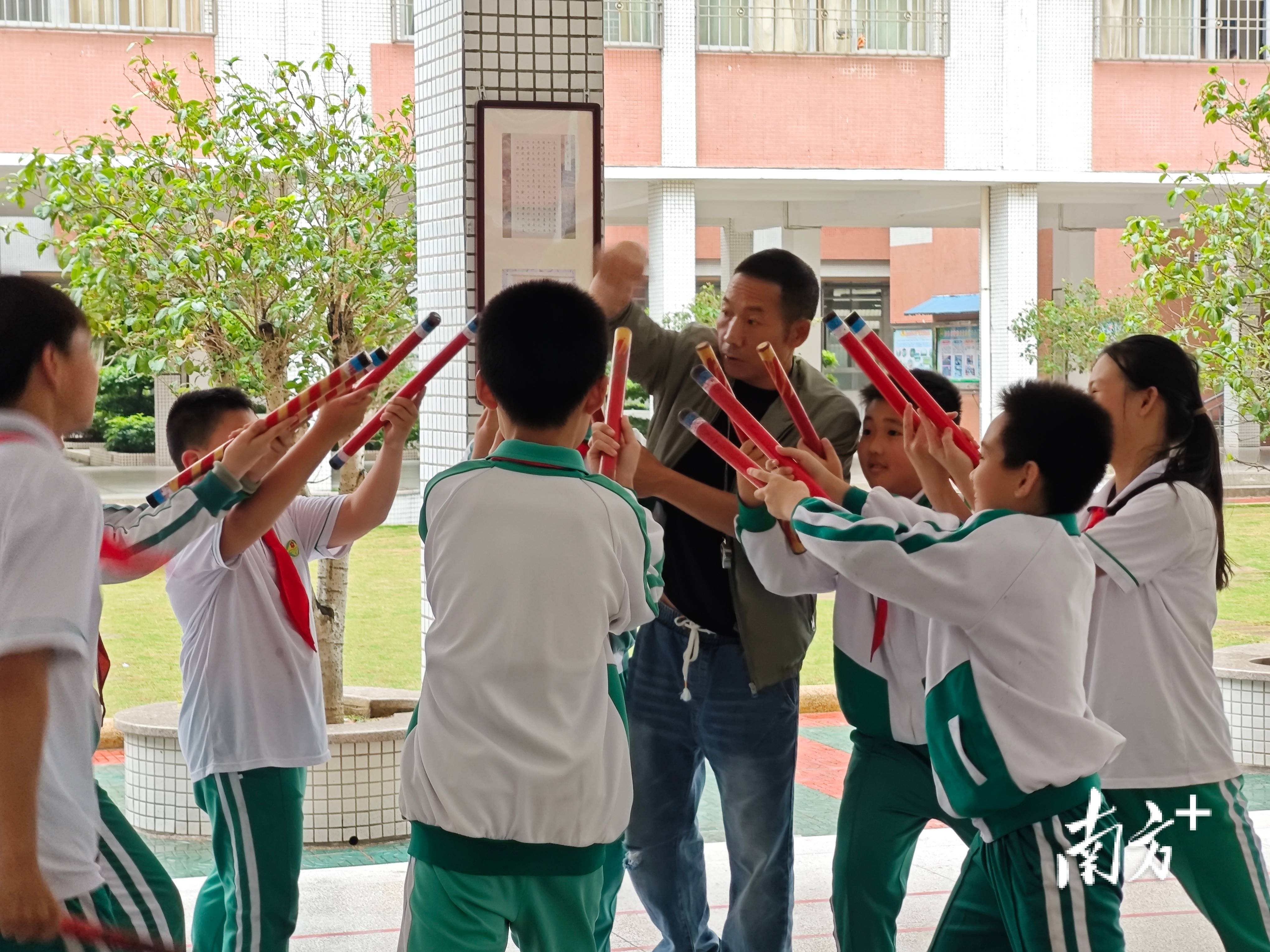 潮阳棉北后溪是英歌舞,赛龙舟历史悠久的文化之乡,数百年来,每逢时年