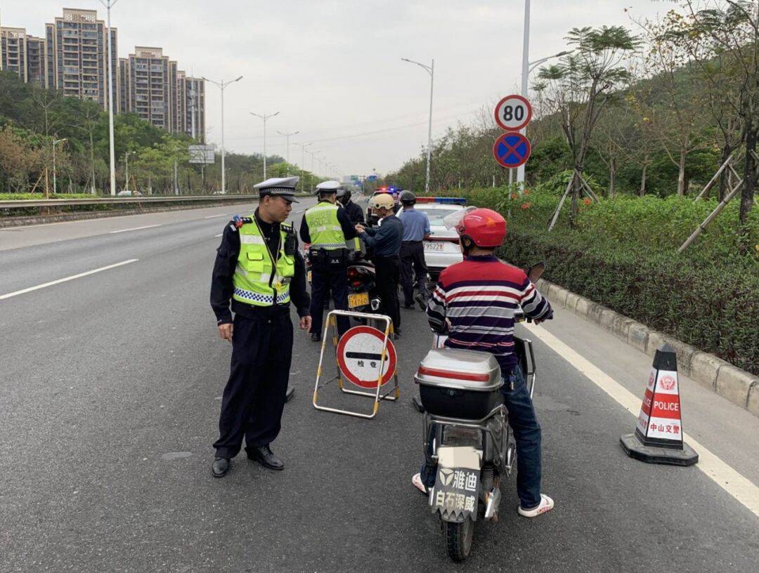 维修门店,从源头上及时消除交通安全隐患,持续打好摩电整治"组合拳"