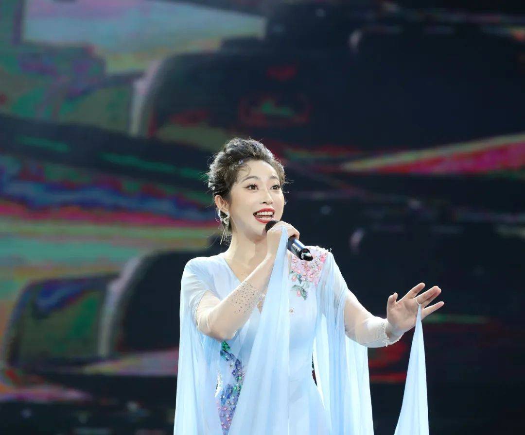 《桂林山水歌》桂林市助演节目组合《梦中的萨朗姐》演唱者:张瑞雪