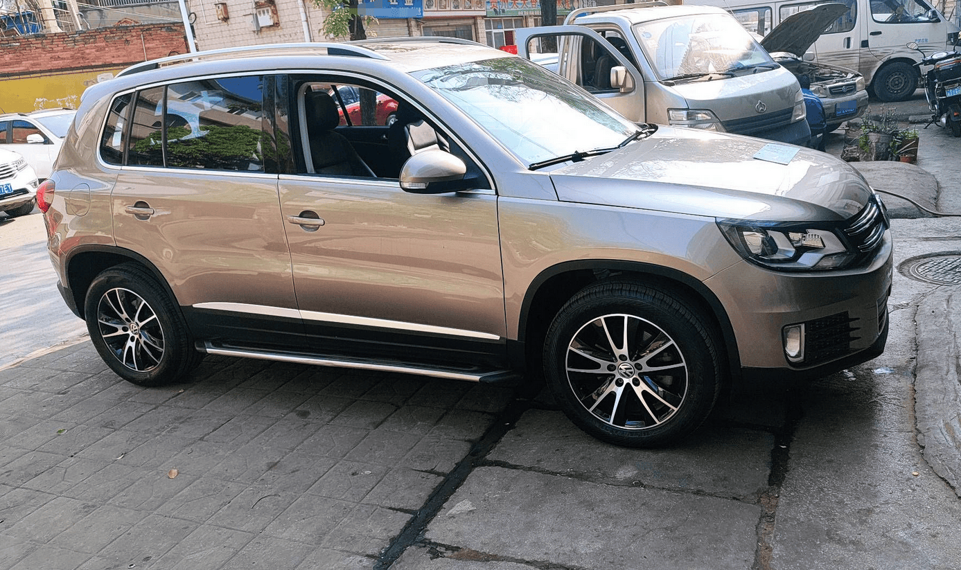 东拼西凑了5万块钱,加上这辆大众途观抵账5万,把10万块钱的帐清了