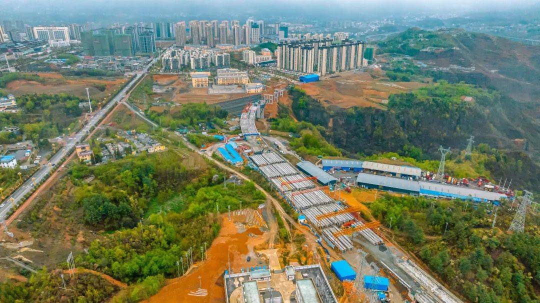 镇果路环城段已复工各项施工正如火如荼进行中