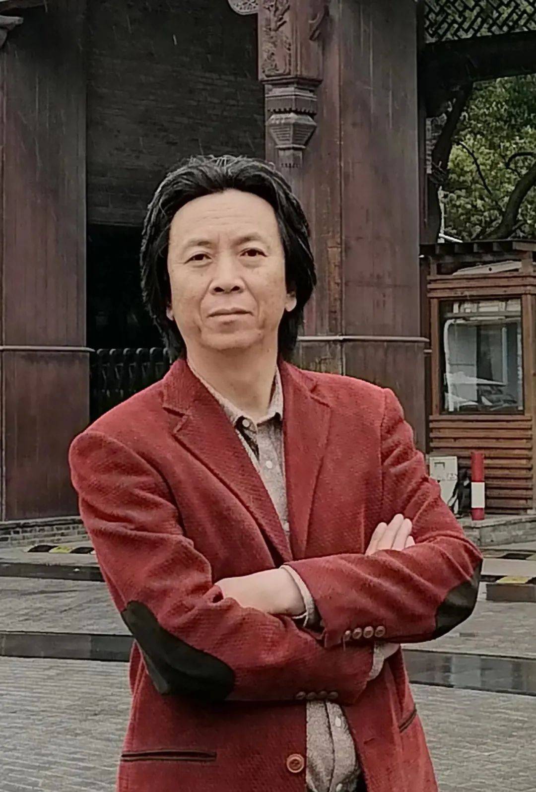 河北省美术家协会会员,河北省注册陶艺师,唐山市工艺美术大师