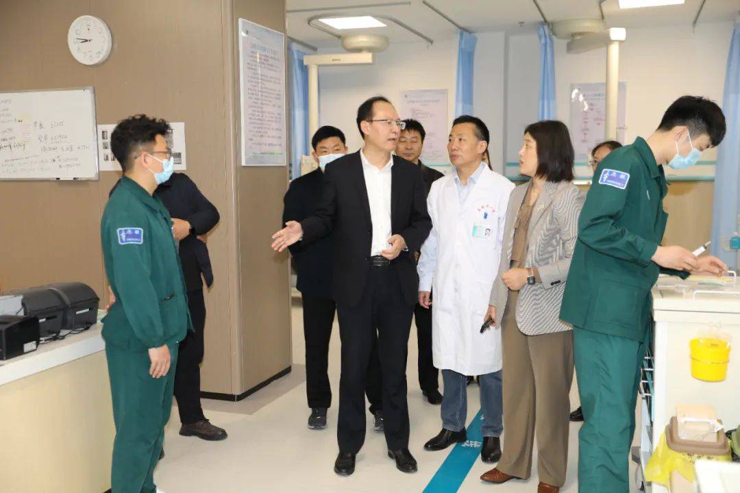 察实情 促发展——院长杨晓钟现场查看淮安市一院急