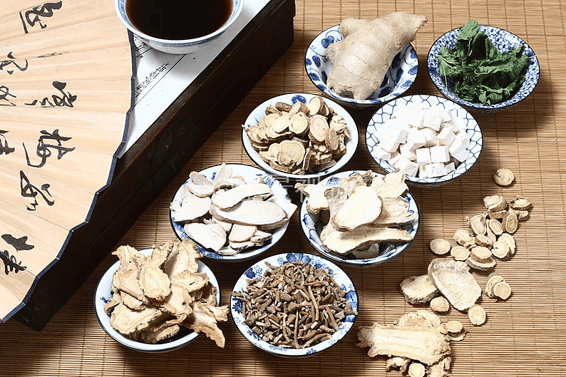 药物组成:柴胡,当归,白芍药,白术,茯苓,薄荷,炙甘草,煨生姜.