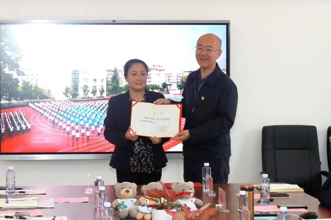 大学附属中学党委书记,任命杨宝华为中国地质大学附属中学党总支书记