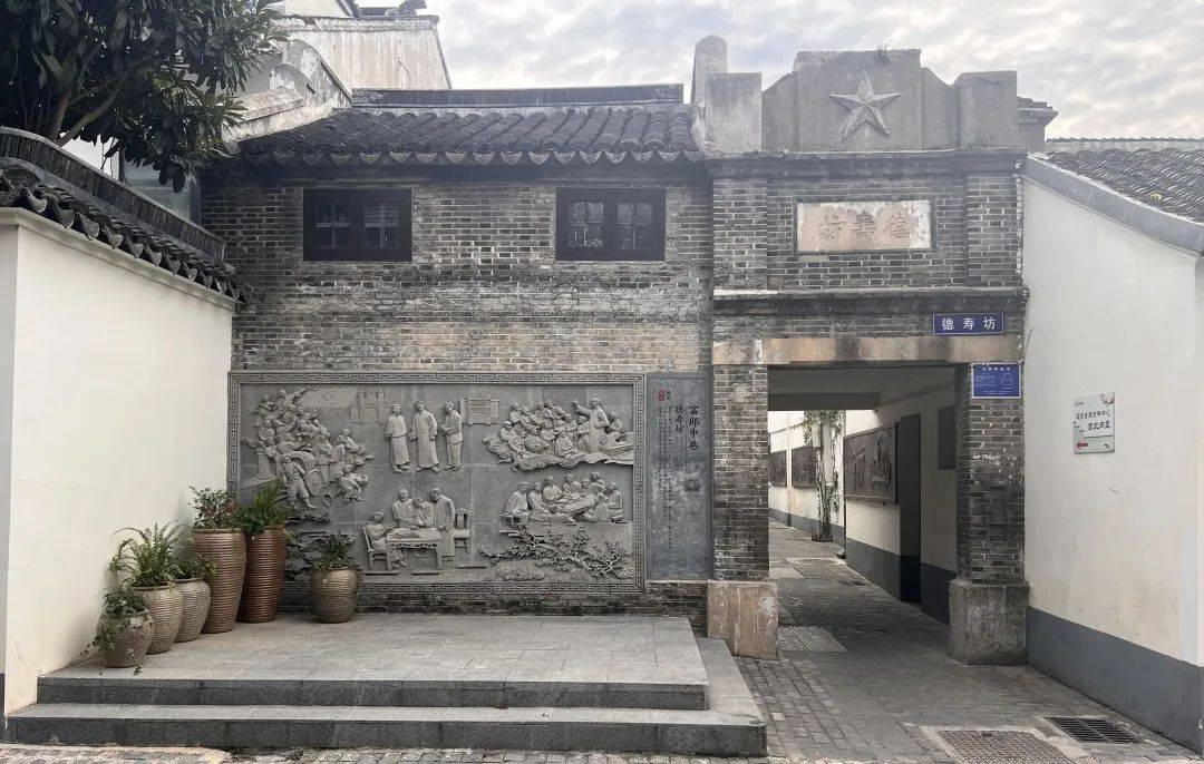 有江苏按察使署,清状元洪钧老宅,杨绛故居,畅园等古建,具有丰富的历史