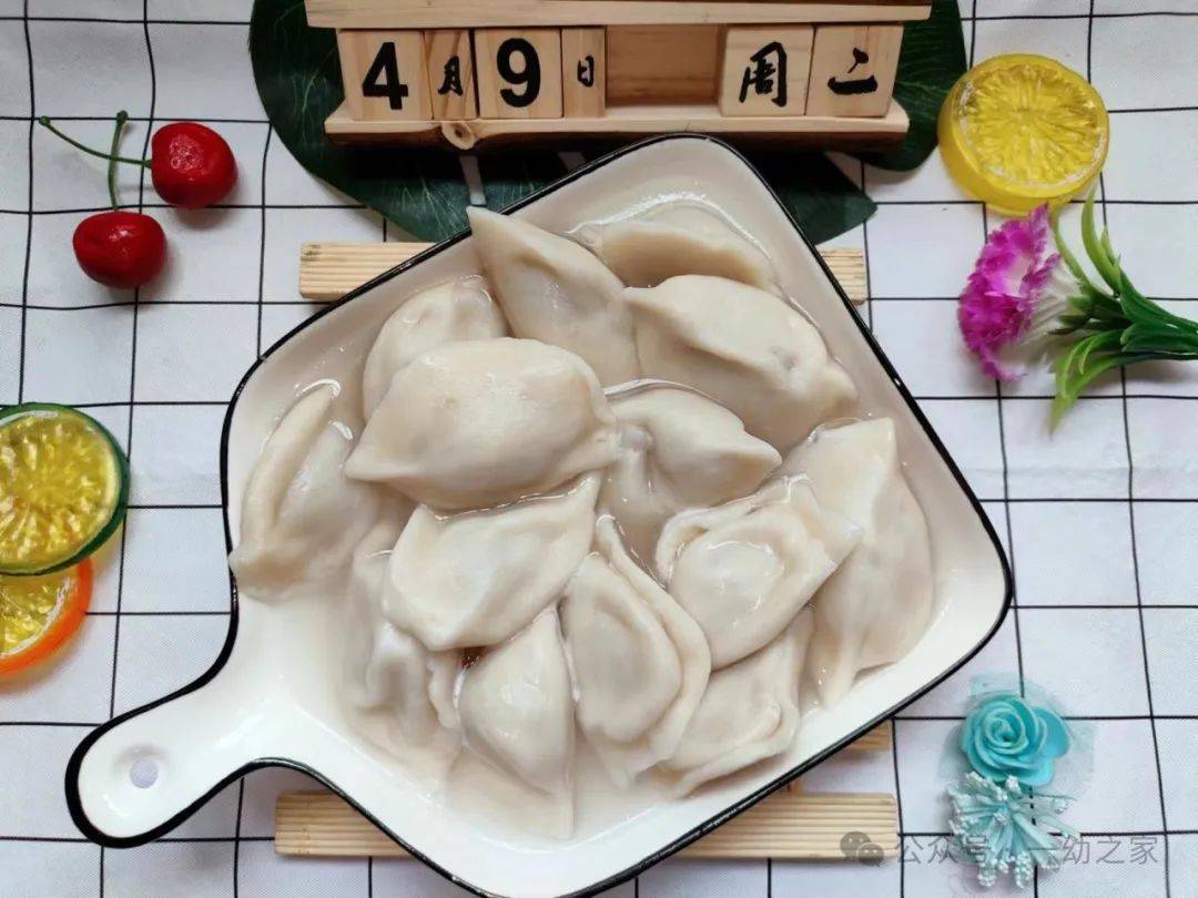 土豆烧牛腩午餐酸奶早点南瓜小米粥 素炒三丝 荷叶饼早餐二期星乐快